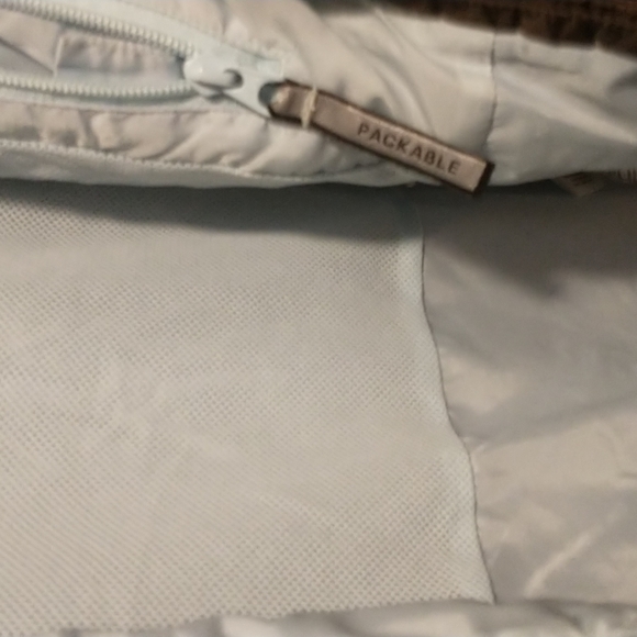 Columbia women's size M waterproof packable hooded coat - Picture 11 of 14